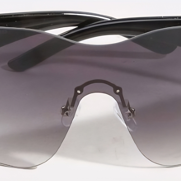 Designer Look Curved Shield Lens Sunglasses - Picture 4 of 4